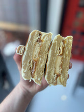 Load image into Gallery viewer, White Twix Wagon Wheelz
